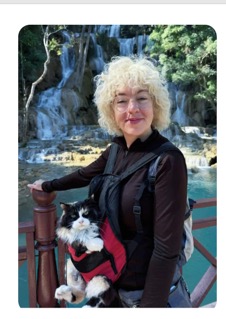 Mia Kercher traveling with her cat Cleo