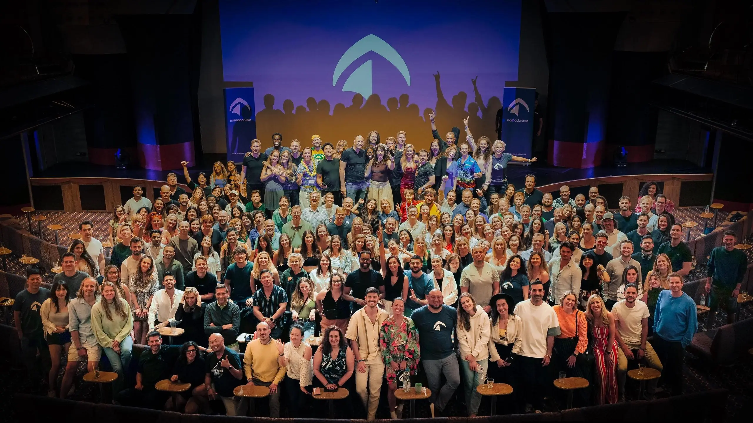 Nomad Cruise community group photo showing hundreds of digital nomads and entrepreneurs gathered together